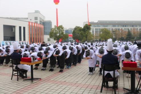 南京旅游职业学院成功举办首届创新创业实践周暨第六届美食文化节活动